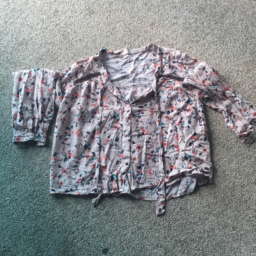 Loose fitted flower crop top long sleeve shirt